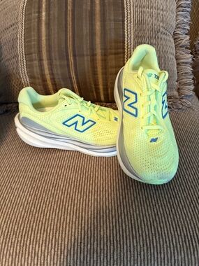 Ladies New Balance 1080 Sz 7